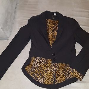 H&M Jackets & Coats - Cropped Black and Leopard Blazer H&M Jackets & Coats - Cropped Black and Leopard Blazer